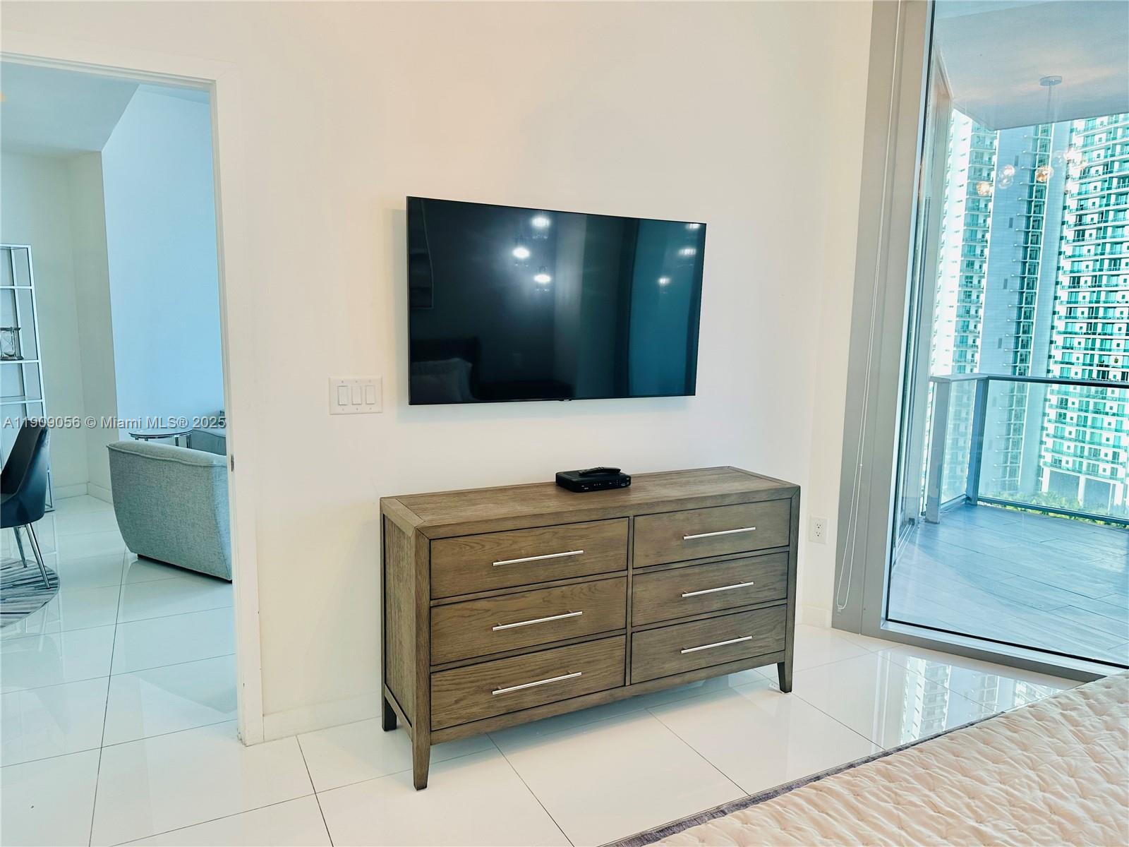 PARAMOUNT MIAMI WORLDCENT - Residential