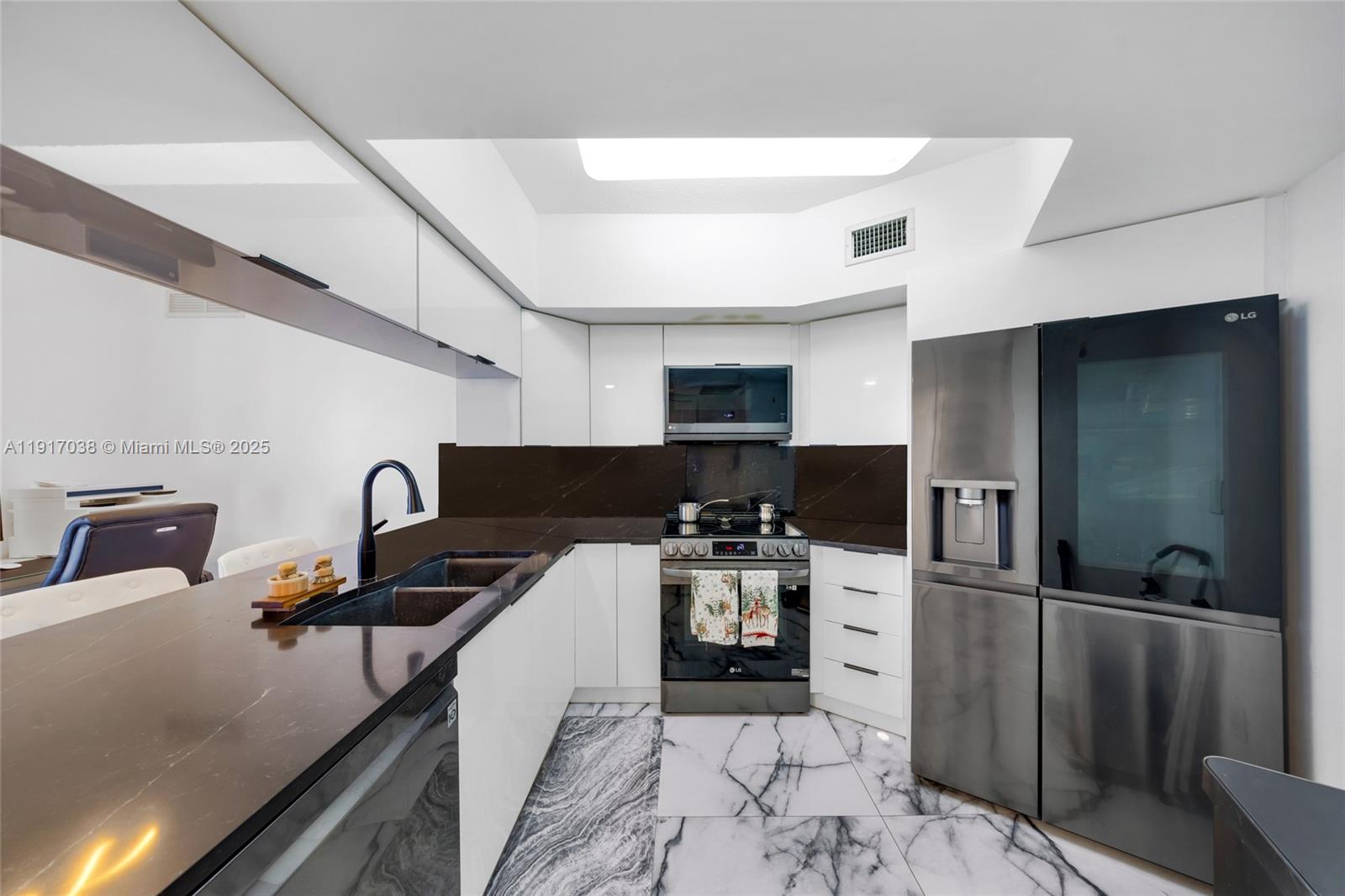 1750 N Bayshore Dr 4302