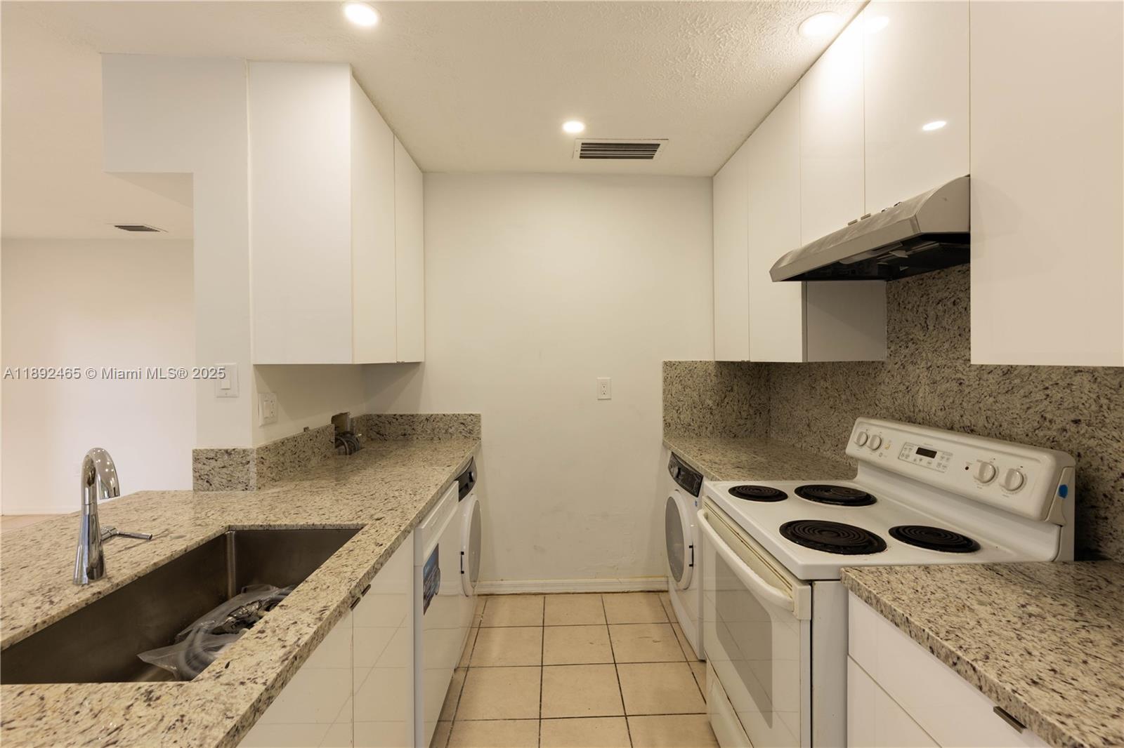 CUTLER CREEK CLUB SEC 2 - Residential Lease