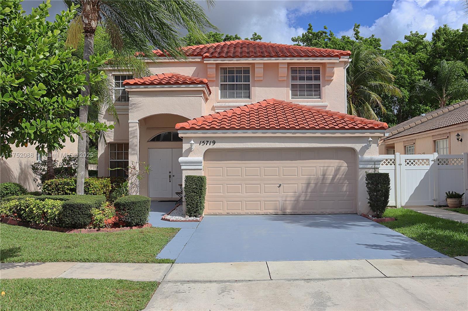 15719 Nw 4th St, Pembroke Pines, Miami-Dade County, Florida - 4 Bedrooms  
3 Bathrooms - 