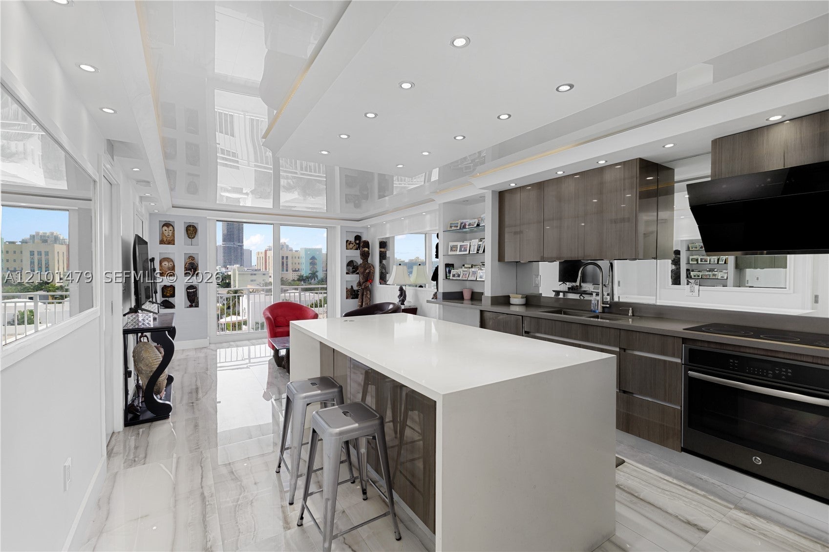 345 Ocean Dr 705