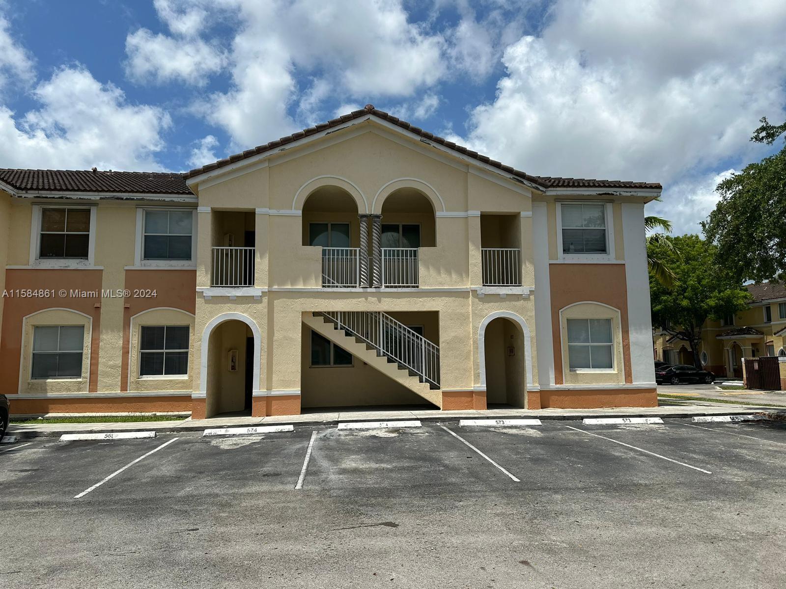 Excellent and spacious 2/2 in Homestead, Gated community with 24 hours security, washer and dryer inside, painted. Easy to show on lockbox, please use showing request. Only Text