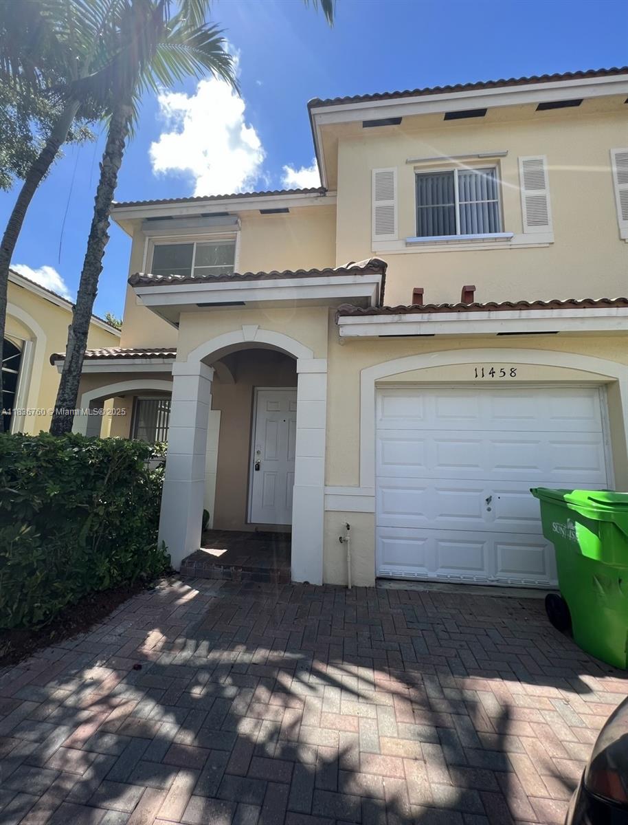Great corner Unit 3/3 townhouse short distance to Sawgrass .This townhouse has a BEDROOM DOWNSTAIRS, COULD BE USED AS A LOFT,as an office, TV area or home gym. There is a 1 car garage with extra storage. The master bedroom has 2 walk in closets, a large shower and dual sinks. High ceilings make the home feel even roomier.The kitchen has a breakfast bar and lots of cabinetry. This home is in excellent condition. basis. NOTE:Unit is "RENOVATED" Fresh Paint, Floors. New Closet, the whole house has wood plank tiles throughout , Generous sized bedrroms Master bathroom has a roman tub, a separate shower with dual sinks and a walk-in closet. NOTE: HOA APPROVAL IS REQUIRED. READY, AS IS
ALL OFFERS SEND TO DARIANY56@GMAIL.COM
ALL SHOWINGS WELCOMED PLEASE USE SHOWTIME, PROPERTY IS ON LOCKBOX