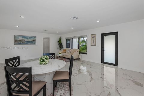 Tiny photo for 537 S 29th Ct, Hollywood, FL 33020 (MLS # A12026591)
