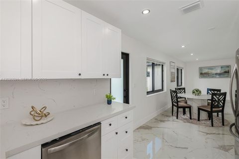 Tiny photo for 537 S 29th Ct, Hollywood, FL 33020 (MLS # A12026591)