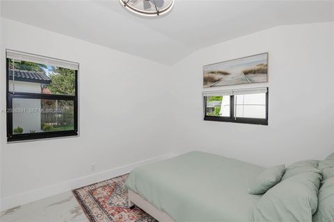 Tiny photo for 537 S 29th Ct, Hollywood, FL 33020 (MLS # A12026591)