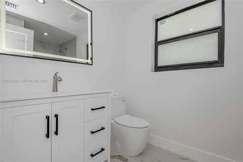 Tiny photo for 537 S 29th Ct, Hollywood, FL 33020 (MLS # A12026591)