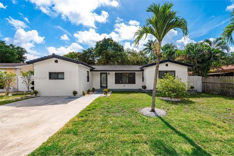 Photo of 537 S 29th Ct, Hollywood, FL 33020 (MLS # A12026591)