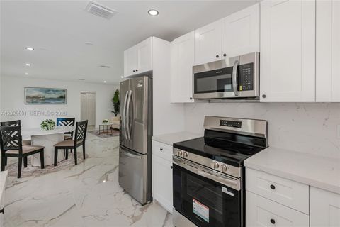 Tiny photo for 537 S 29th Ct, Hollywood, FL 33020 (MLS # A12026591)
