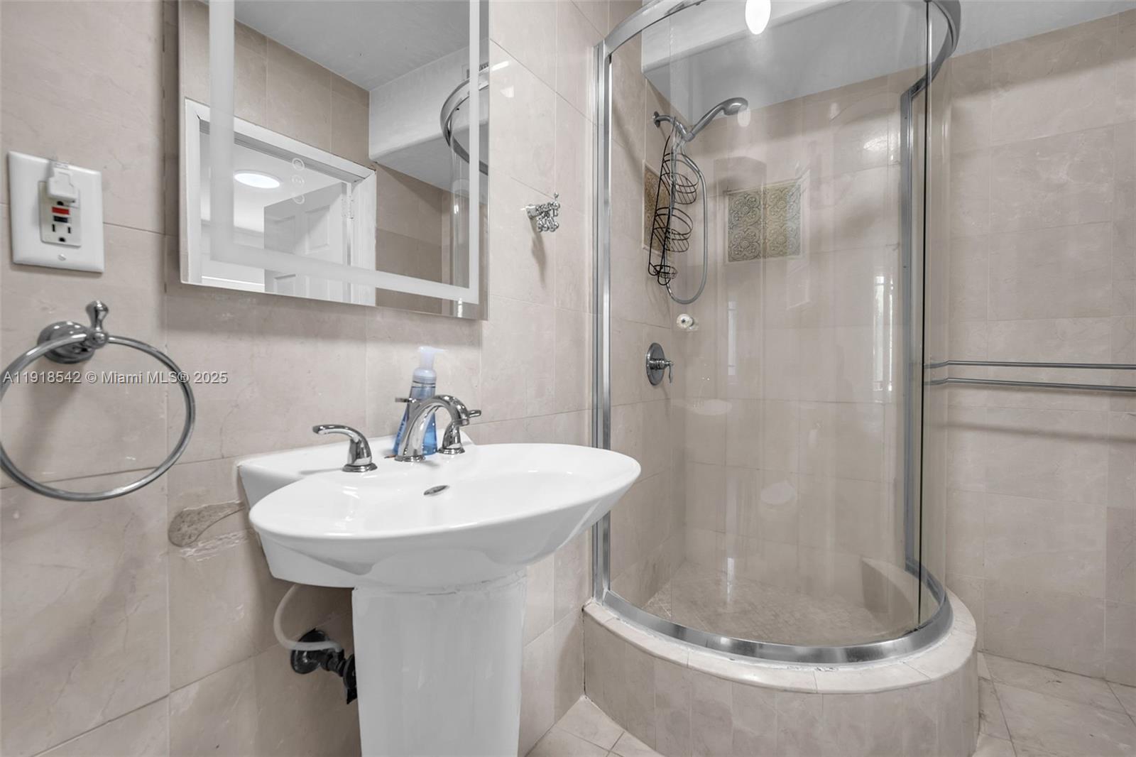 MIAMI SHORES SEC 8 REV - Residential