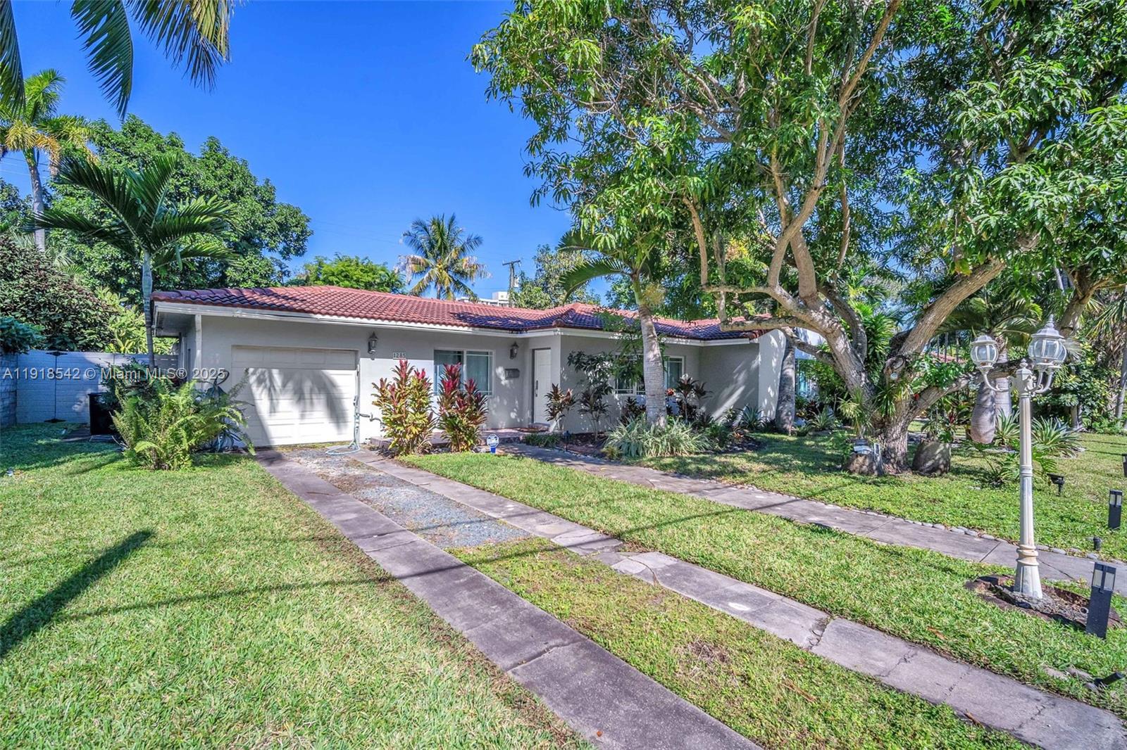 MIAMI SHORES SEC 8 REV - Residential