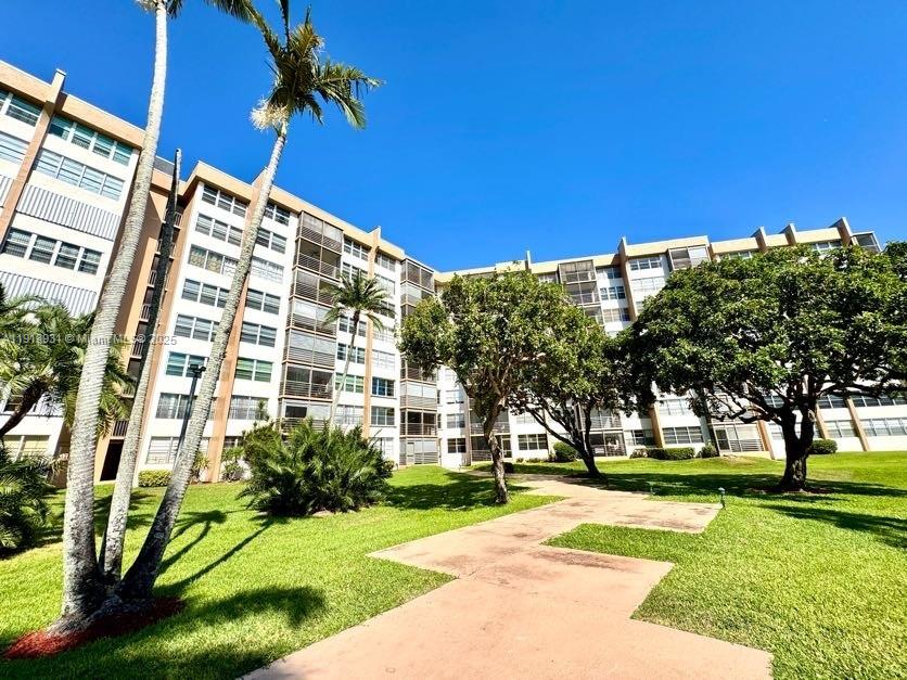 1200 Saint Charles Pl 218