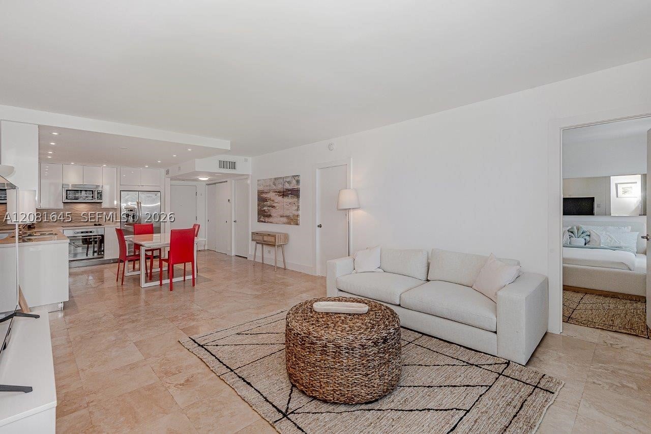 2301 Collins Ave 1515
