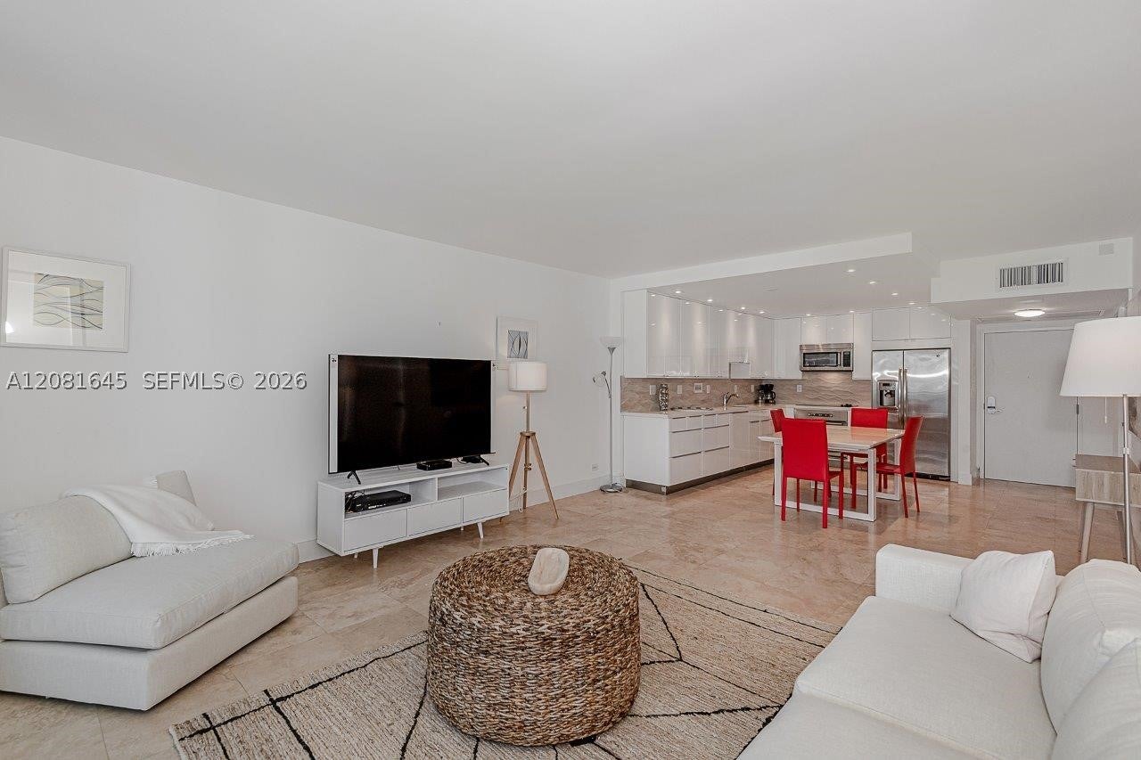 2301 Collins Ave 1515