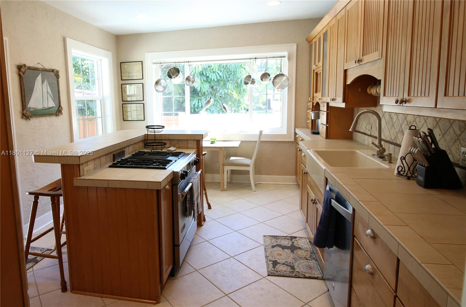 RIO VISTA ISLES - Residential