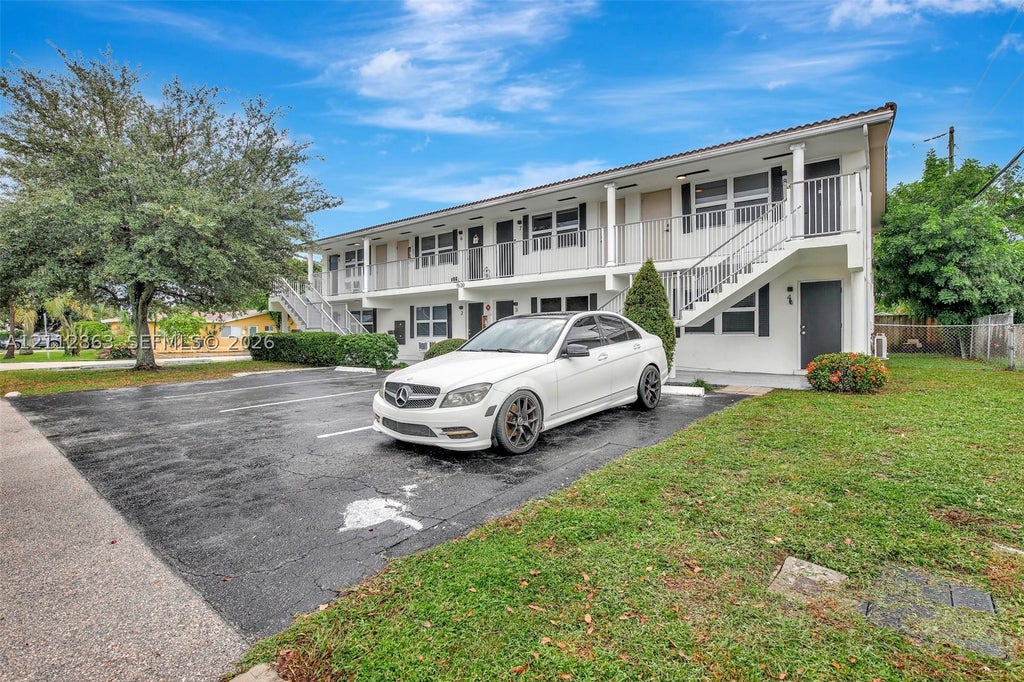 Photo of 1520 NE 56th St #4, Fort Lauderdale, FL 33334 (MLS # A12112863)