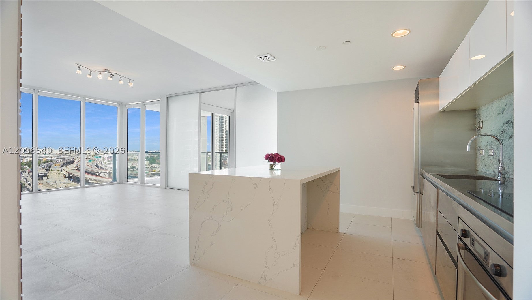 1040 Biscayne Blvd 1206