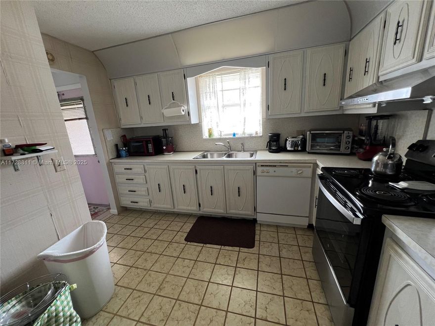 Very nice unit with lots of space. sliding glass doors patio and Den that can be used for extra room. Price for quick sale. call us for showing. 55 and older Building. Showing on Saturdays, Over 35 years in business.
