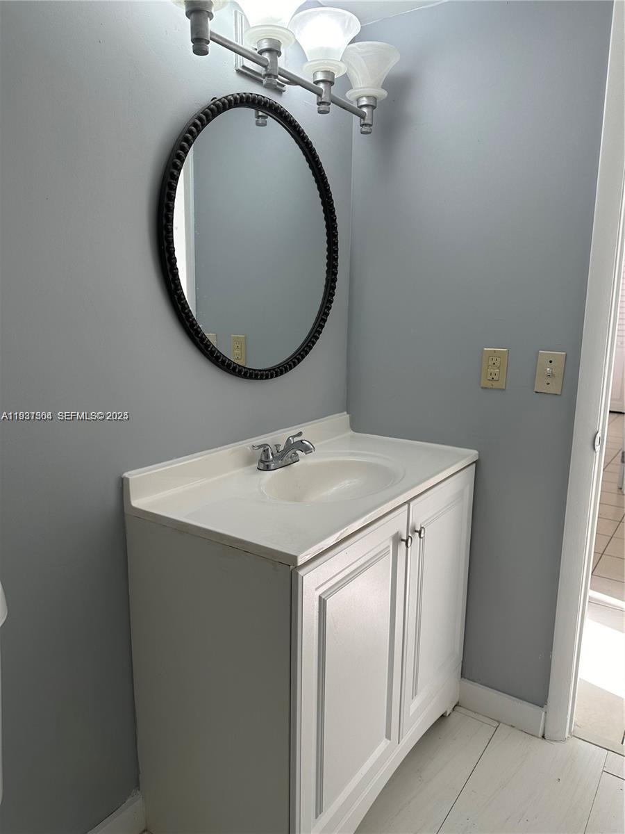 LAKESHORE CONDO I - Residential Lease