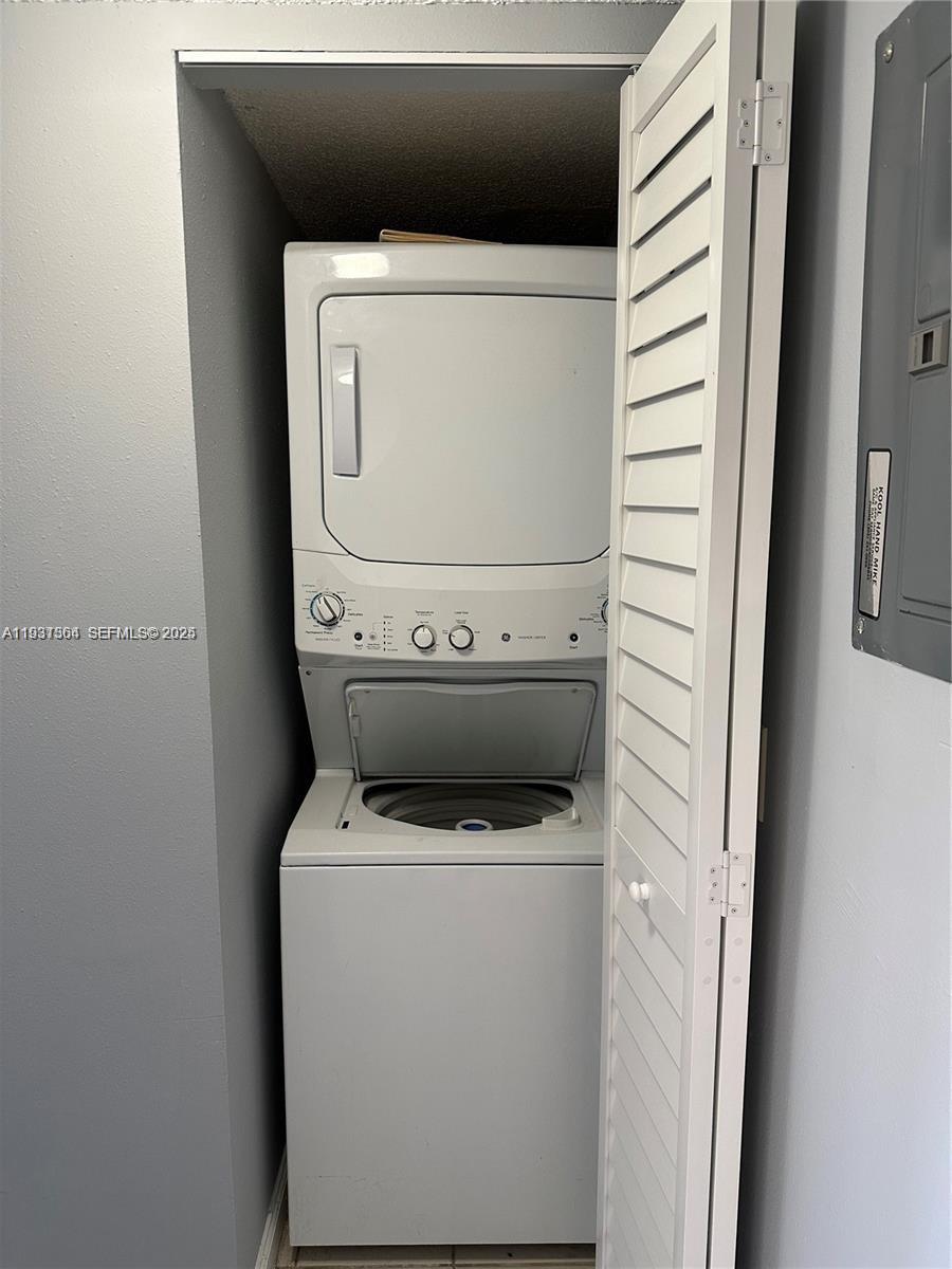 LAKESHORE CONDO I - Residential Lease