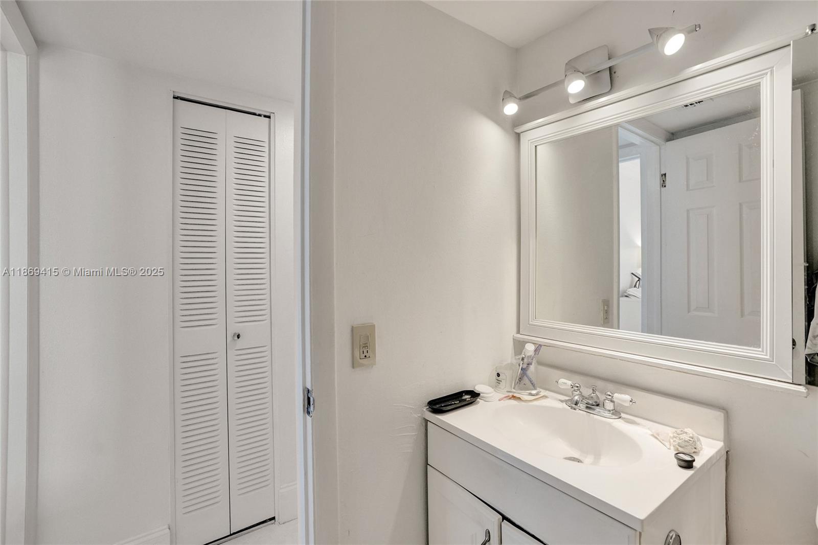 NORTH BAY VILLAS CONDO - Residential