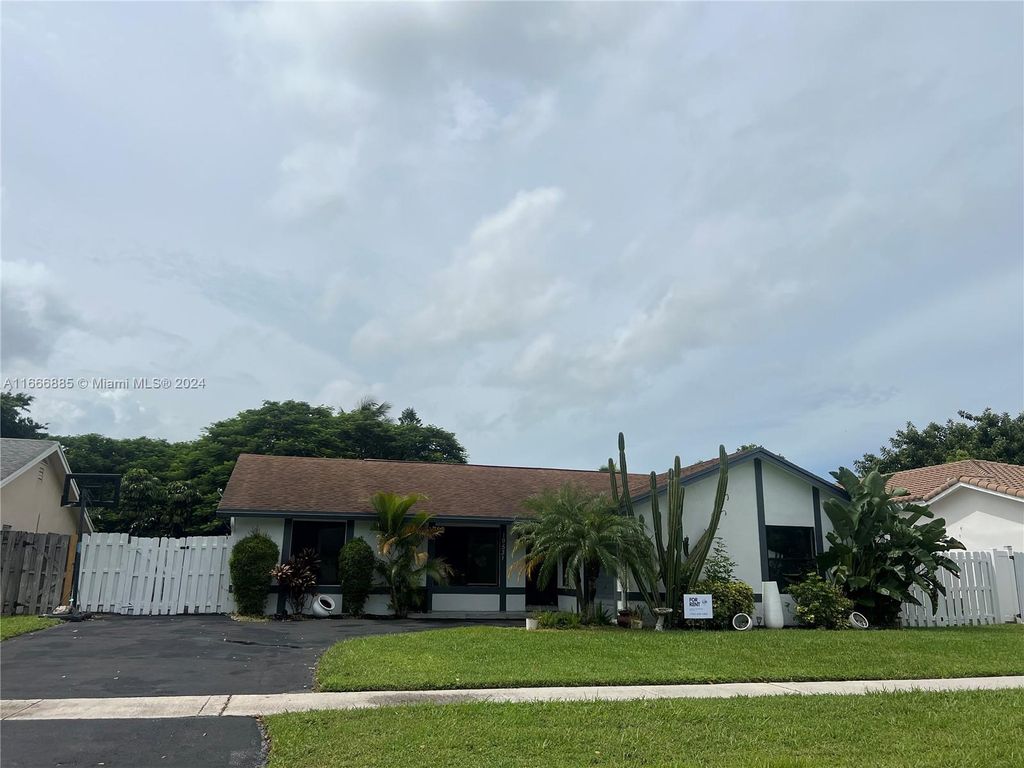 Photo of 19531 Carolina Cir, Boca Raton, FL 33434 (MLS # A11666885)