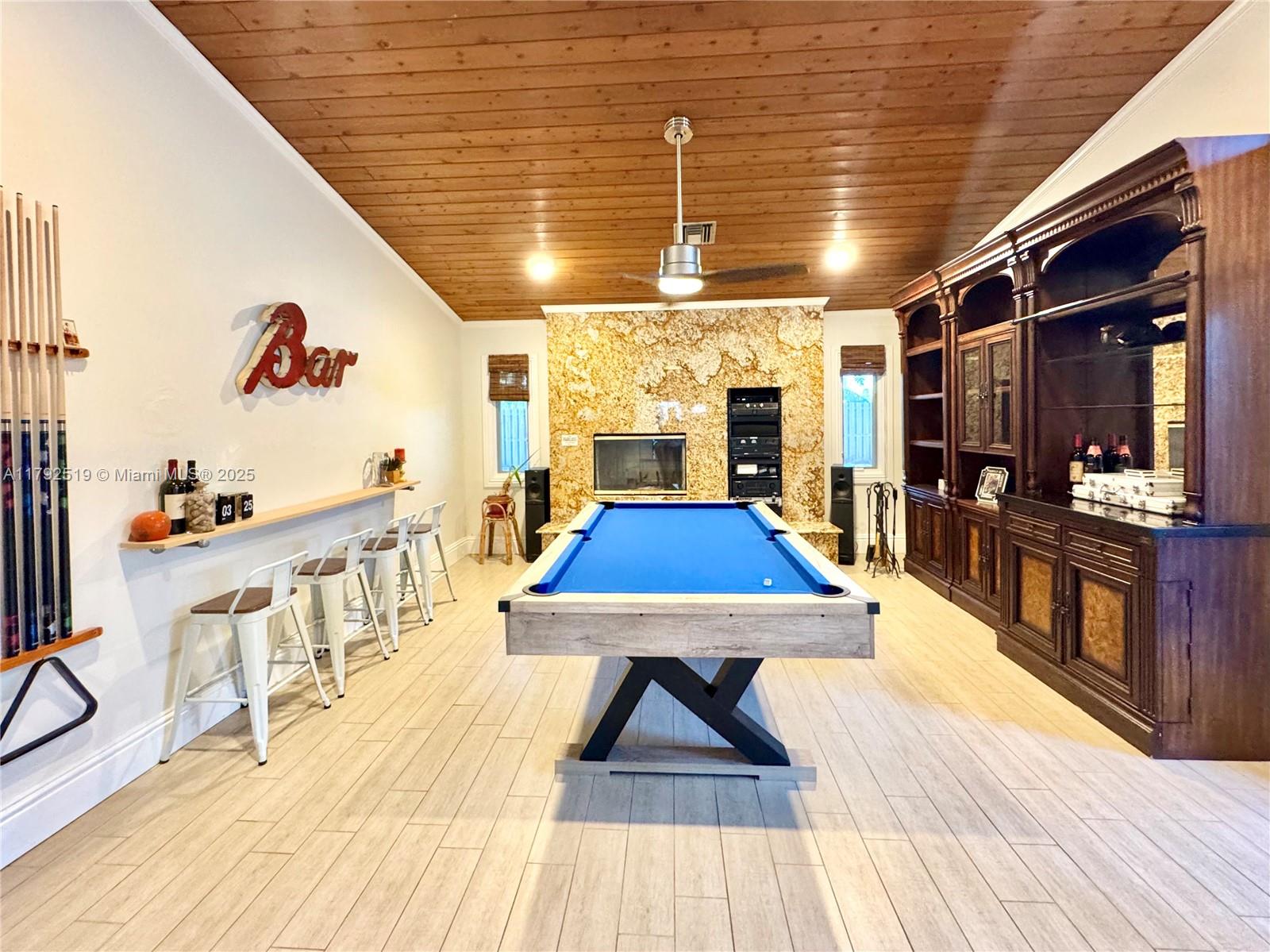 View photos, virtual tours, details... 3699 Lakeview Blvd