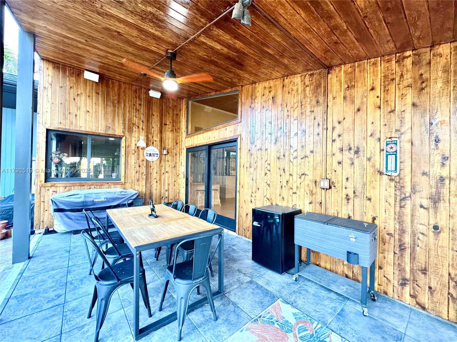 View photos, virtual tours, details... 3699 Lakeview Blvd