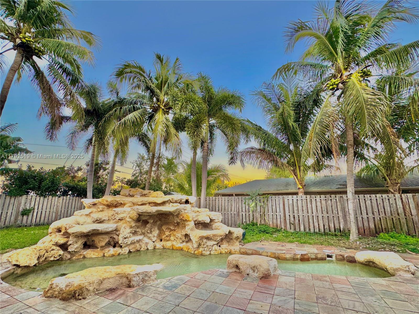 View photos, virtual tours, details... 3699 Lakeview Blvd
