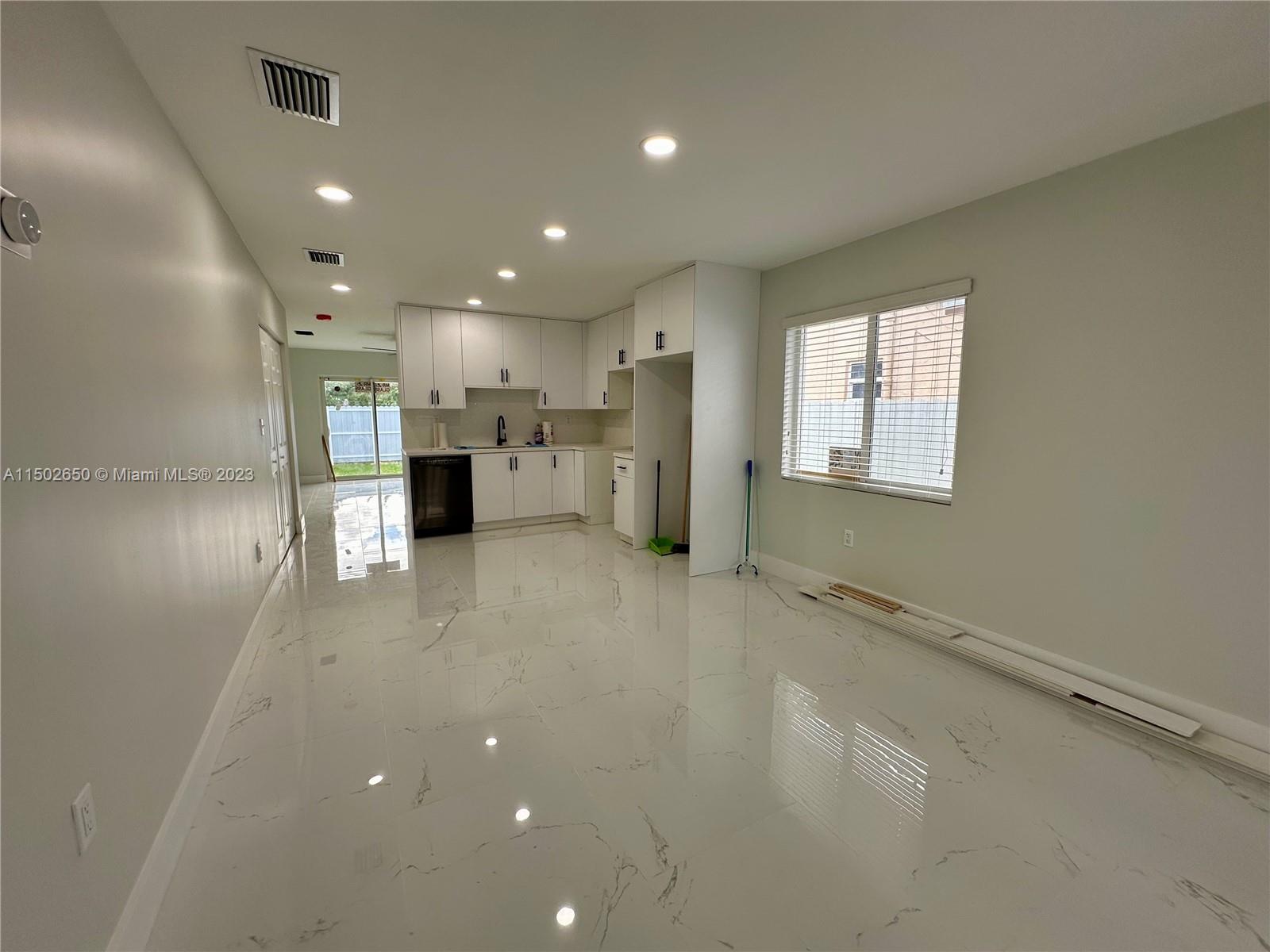 PARA VILLA HEIGHTS - Residential Lease