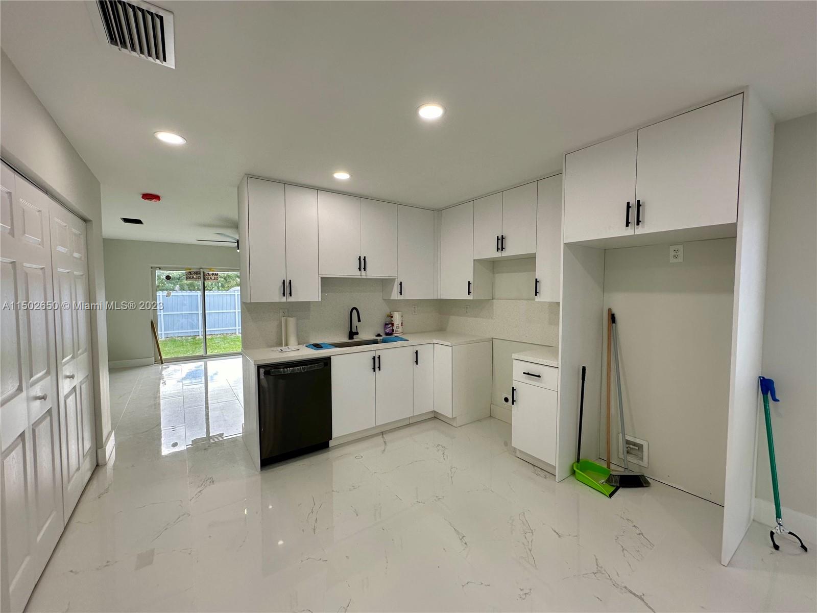 PARA VILLA HEIGHTS - Residential Lease