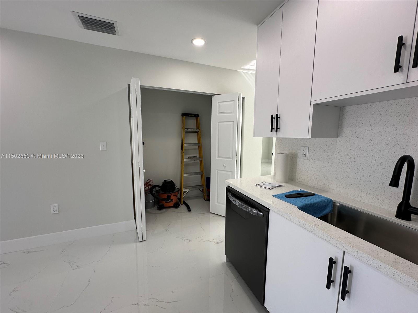 PARA VILLA HEIGHTS - Residential Lease