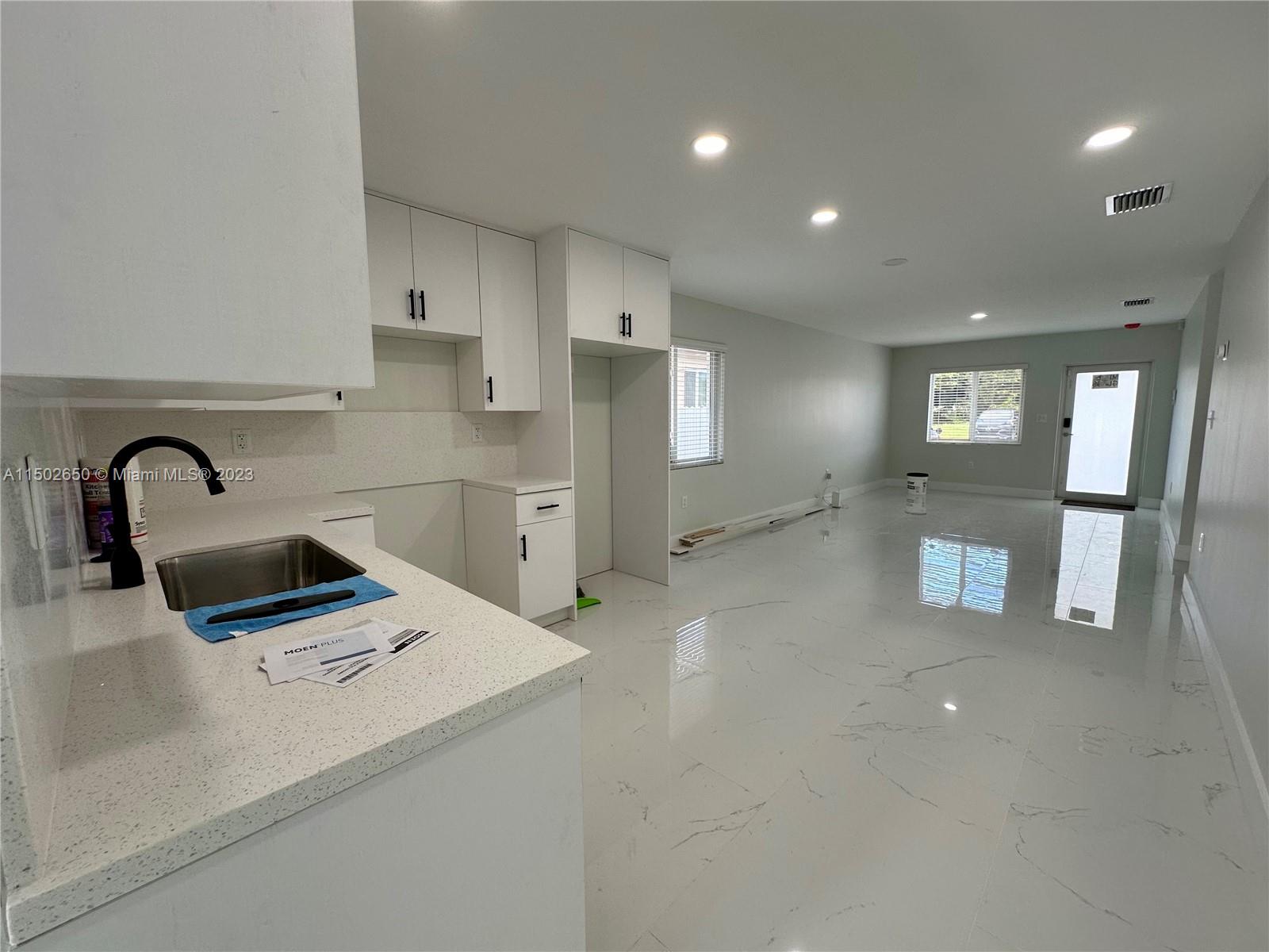 PARA VILLA HEIGHTS - Residential Lease