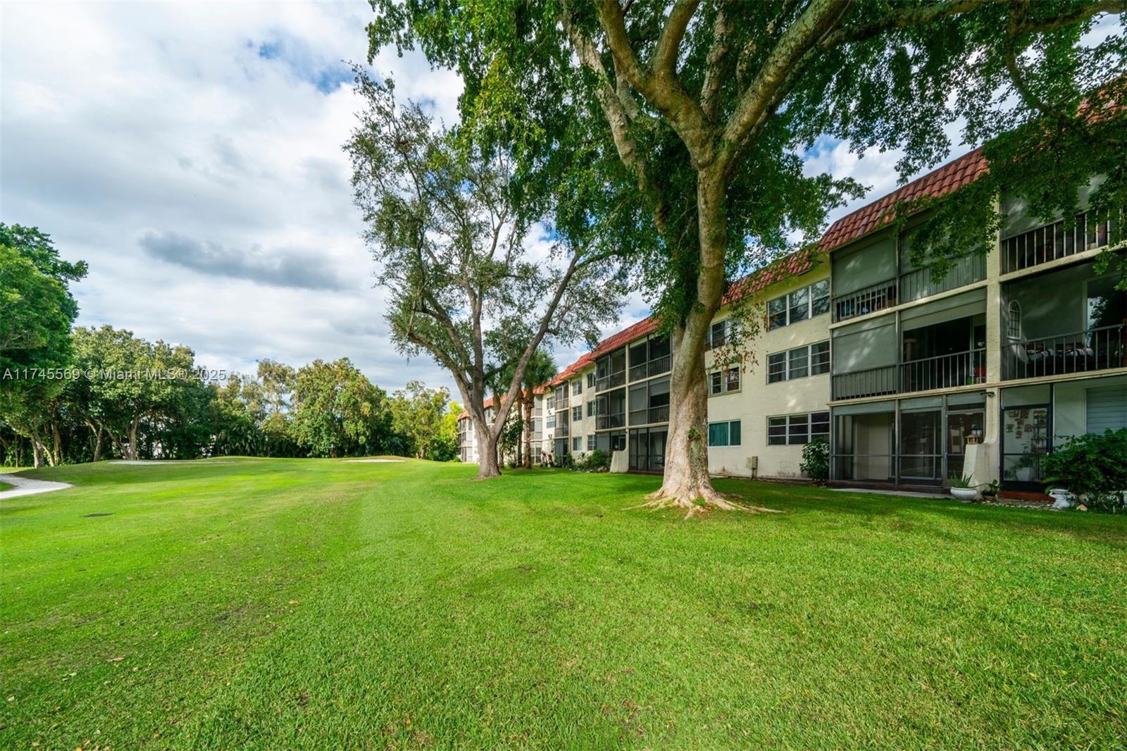 HOLLYBROOK GOLF - Residential