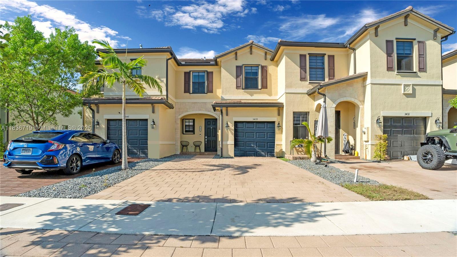 Spacious 3-bedroom, 2.5-bath townhouse located in Aquabella, featuring excellent living space and a patio. Ceramic and wood flooring throughout, a modern kitchen with stainless steel appliances, and a covered garage. Gated community with an extraordinary clubhouse.
