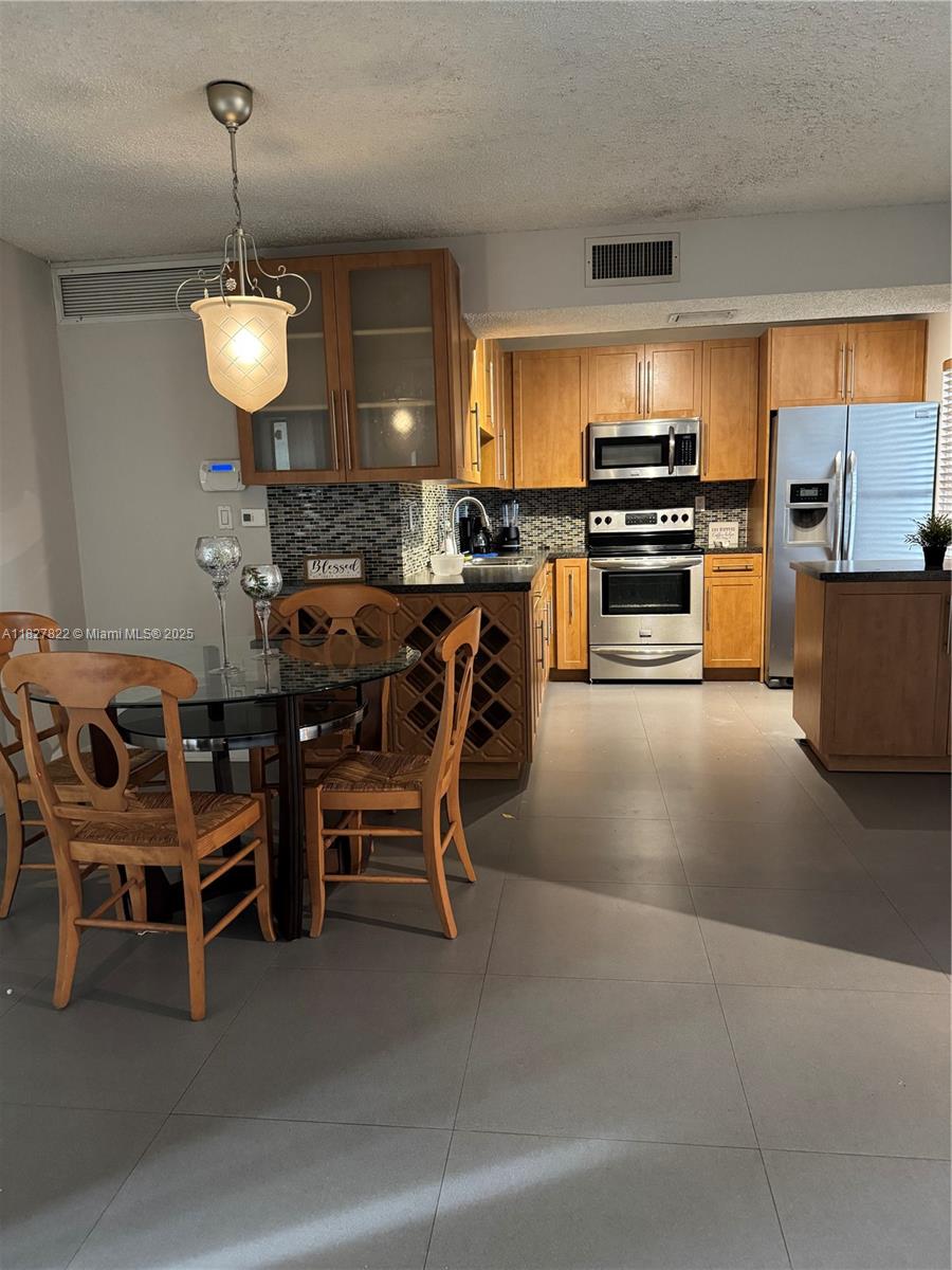 1226 N Hiatus Rd 1226