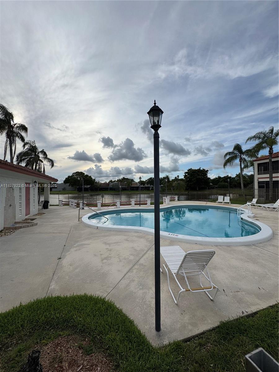 1226 N Hiatus Rd 1226