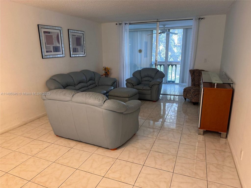 Photo of 900 NE 12th Ave #204, Hallandale Beach, FL 33009 (MLS # A11495340)