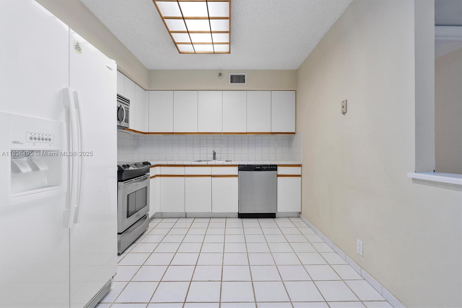 3530 Mystic Pointe Dr 808