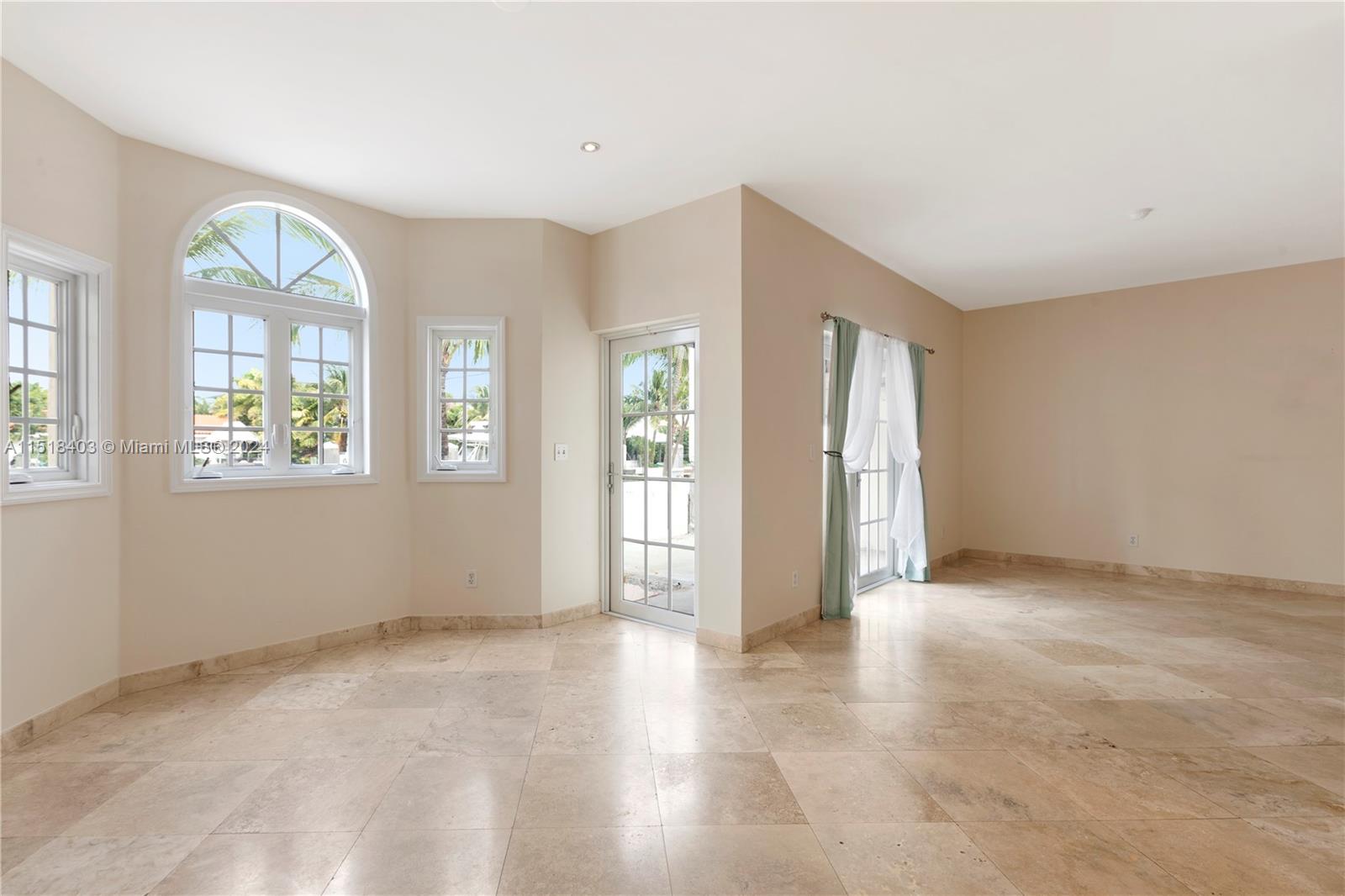 THE THS AT SUNSET HARBOUR - Residential