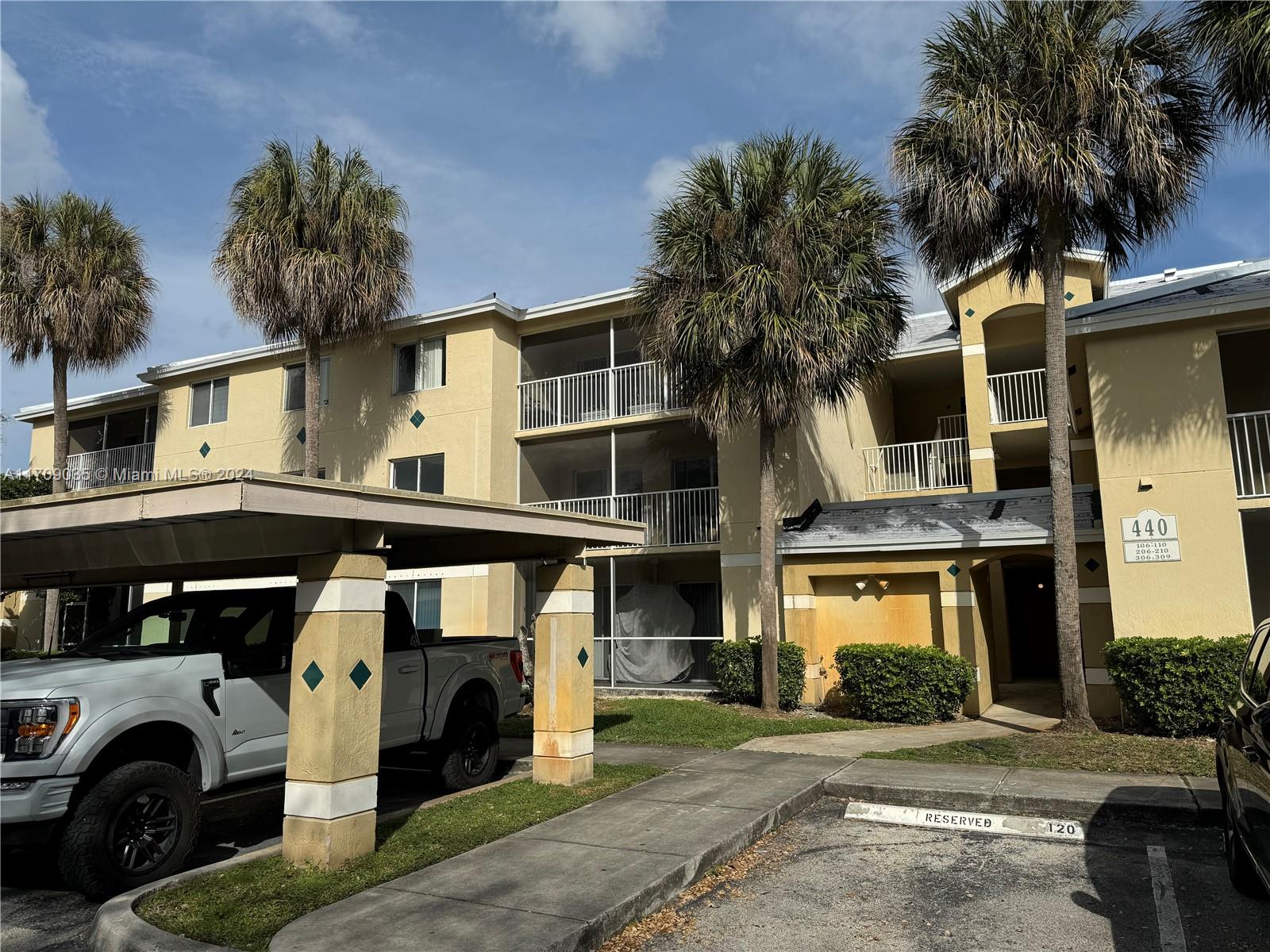 Property for Sale at 440 S Park Rd 4-207, Hollywood, Broward County, Florida - Bedrooms: 3 
Bathrooms: 2  - $299,900