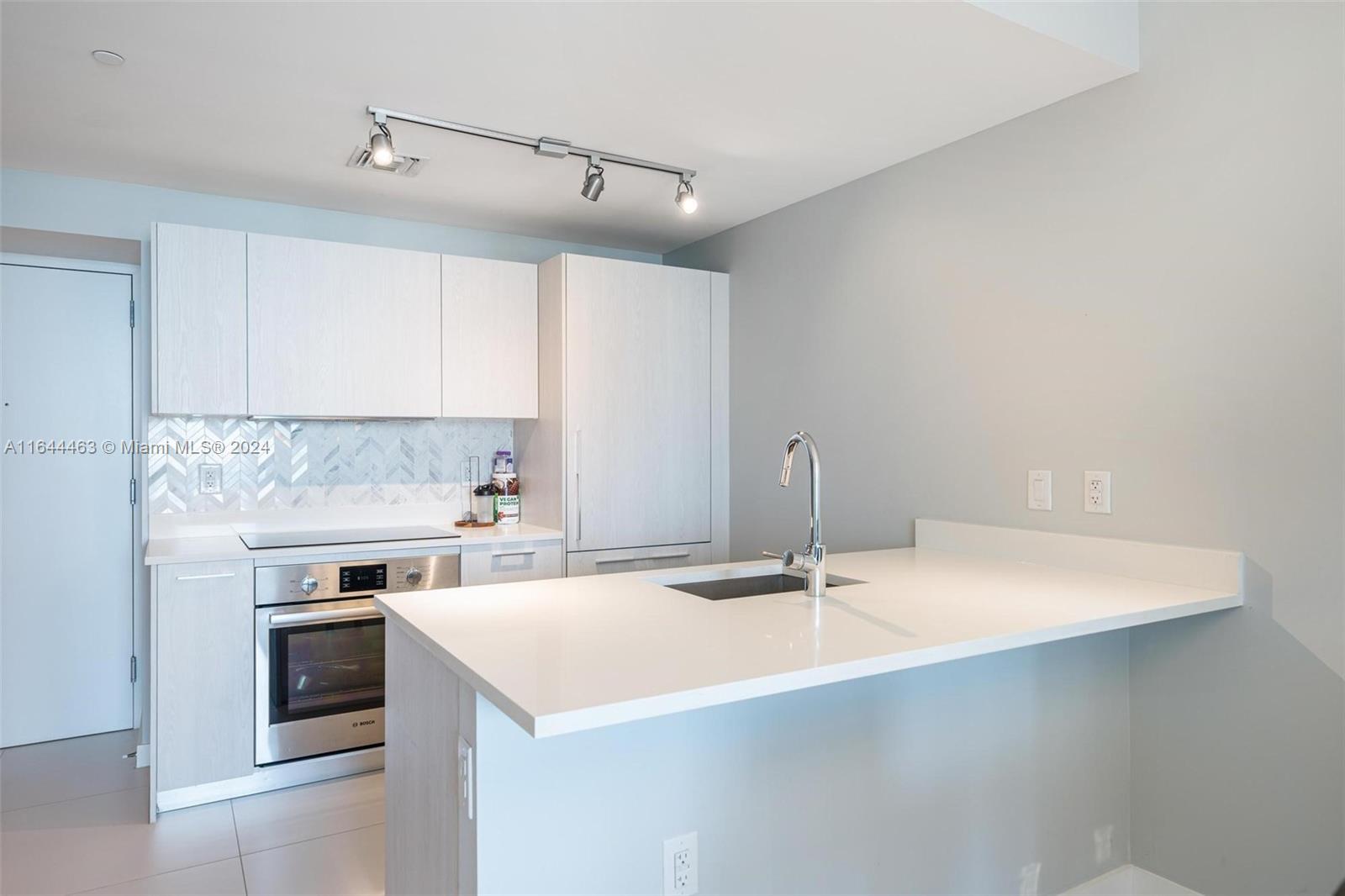 PARAISO BAYVIEWS CONDO - Residential Lease