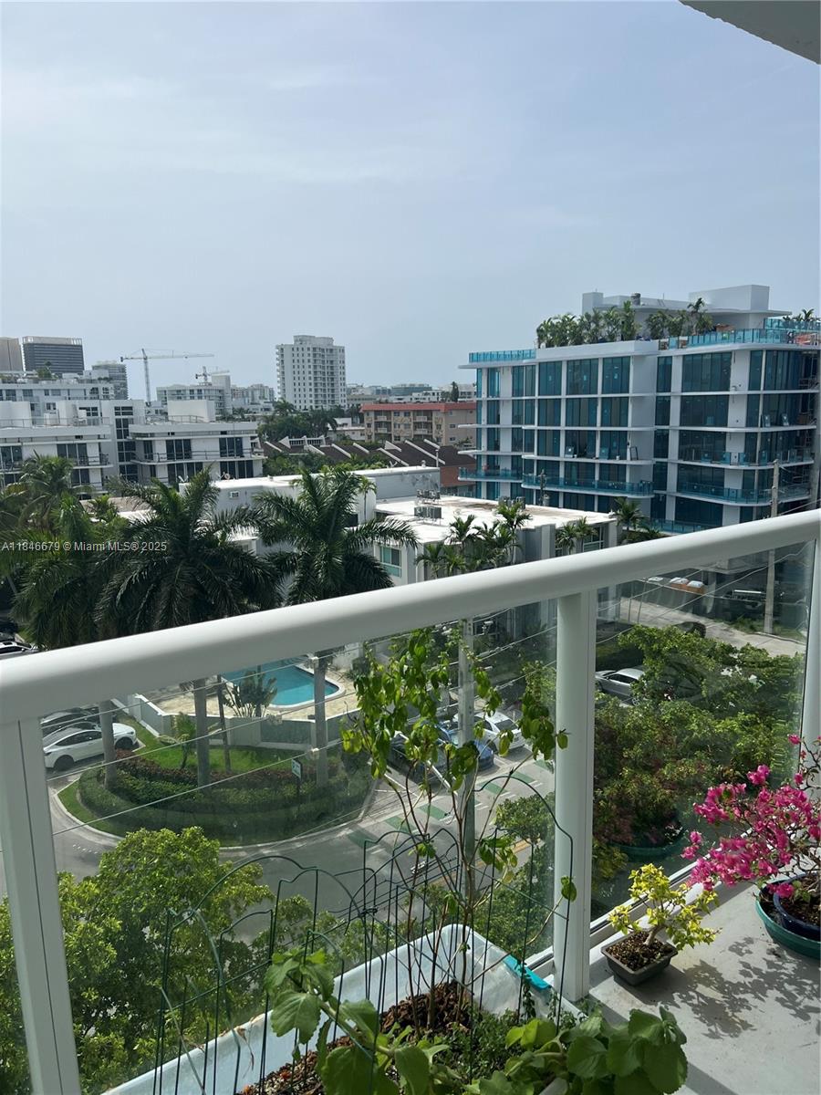 Discover the potential of this spacious 2-bedroom, 2.5-bathroom condo nestled in a prime location with 1480 sq ft.Building has Reserves, Pool and Gym, This home presents a canvas of opportunity, awaiting your personal touch and vision to transform it into your dream space. Boasting generous dimensions and a versatile layout, it offers ample room for creativity and customization. Vacant and easy to show!!!! Building boats a covered garage, doorman and an open dock for launching kayaks, paddle boats or for pick-up or drop-offs by boats. Located in a desirable neighborhood, close to world-class shopping, restaurants and much more this property offers both convenience and ultimate location. This condo presents an exciting opportunity not to be missed.