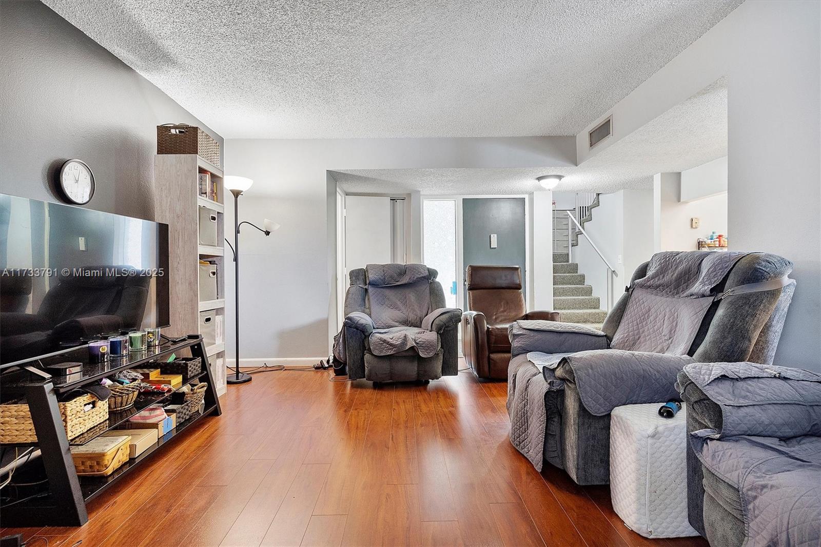 9421 Live Oak Pl 104