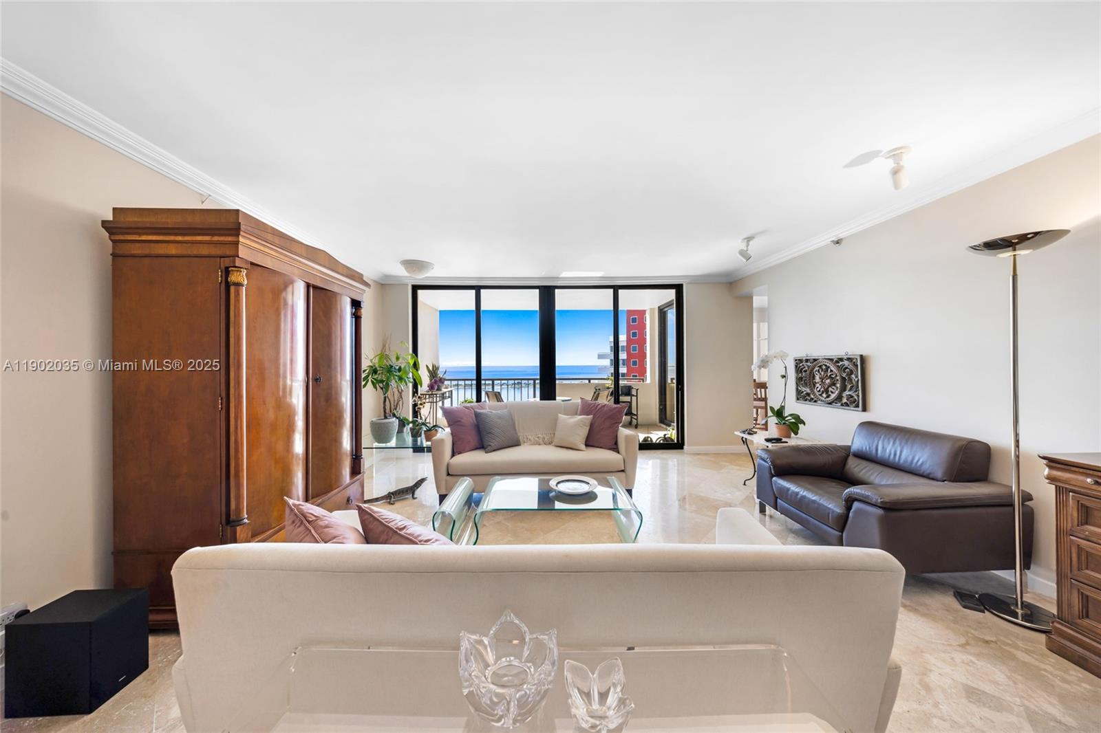 VILLA REGINA CONDO - Residential