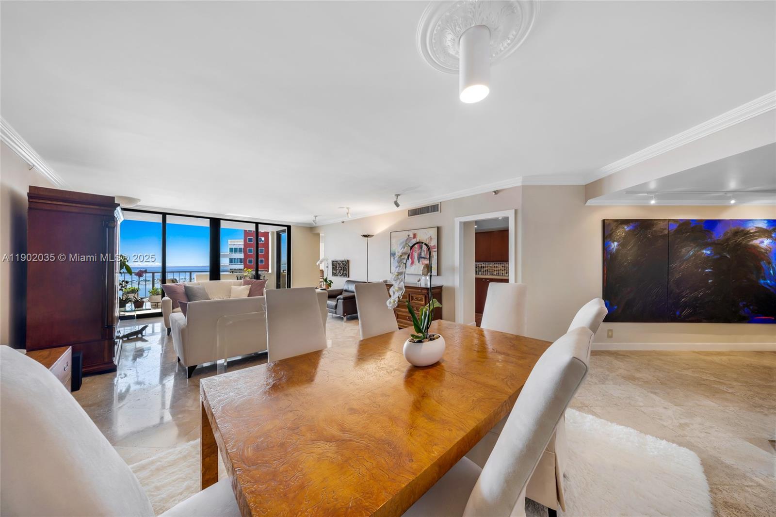 VILLA REGINA CONDO - Residential