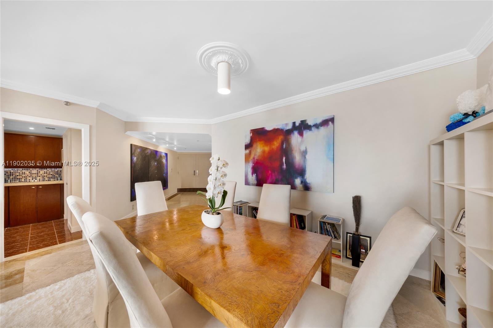 VILLA REGINA CONDO - Residential