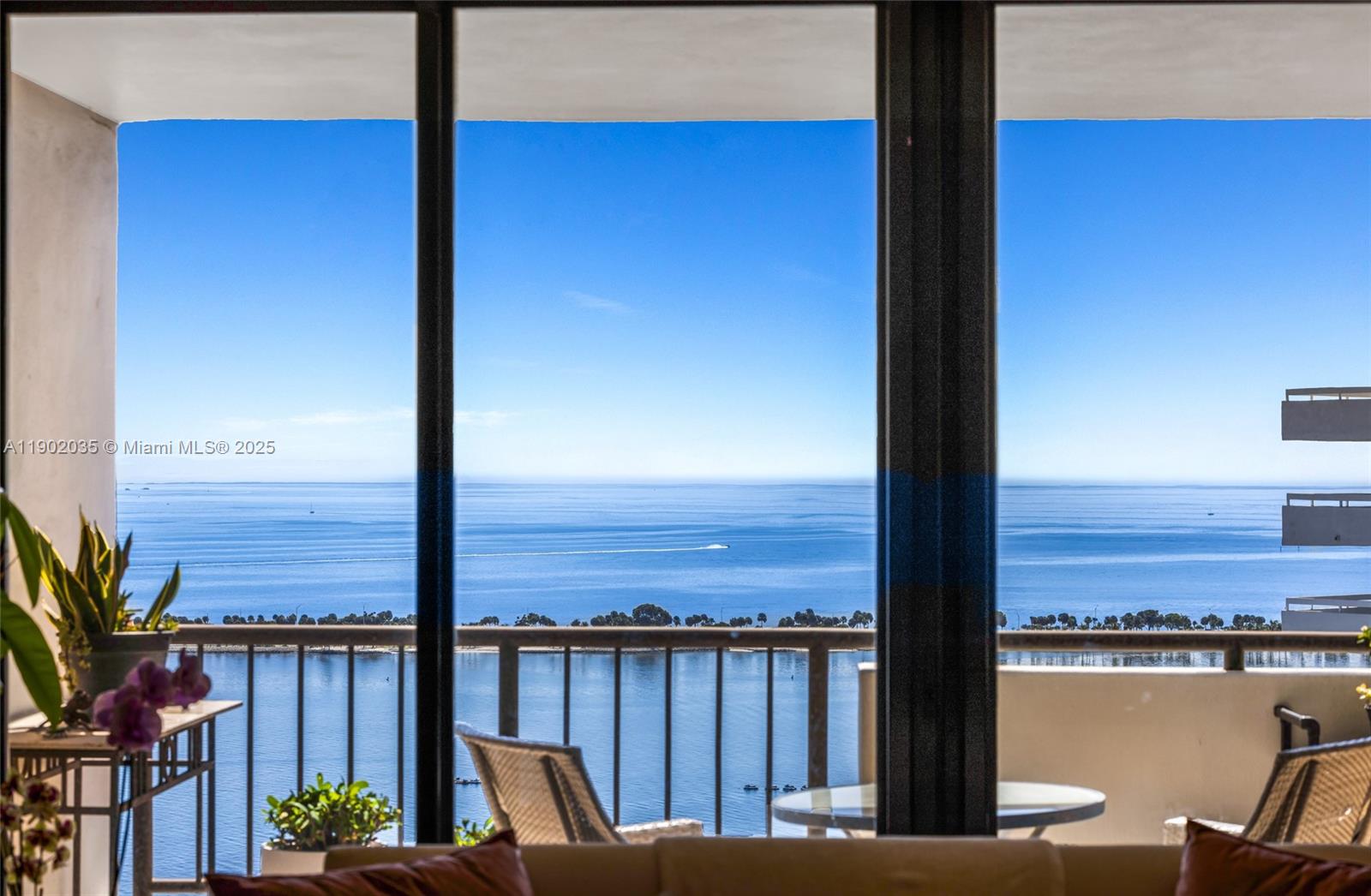 VILLA REGINA CONDO - Residential