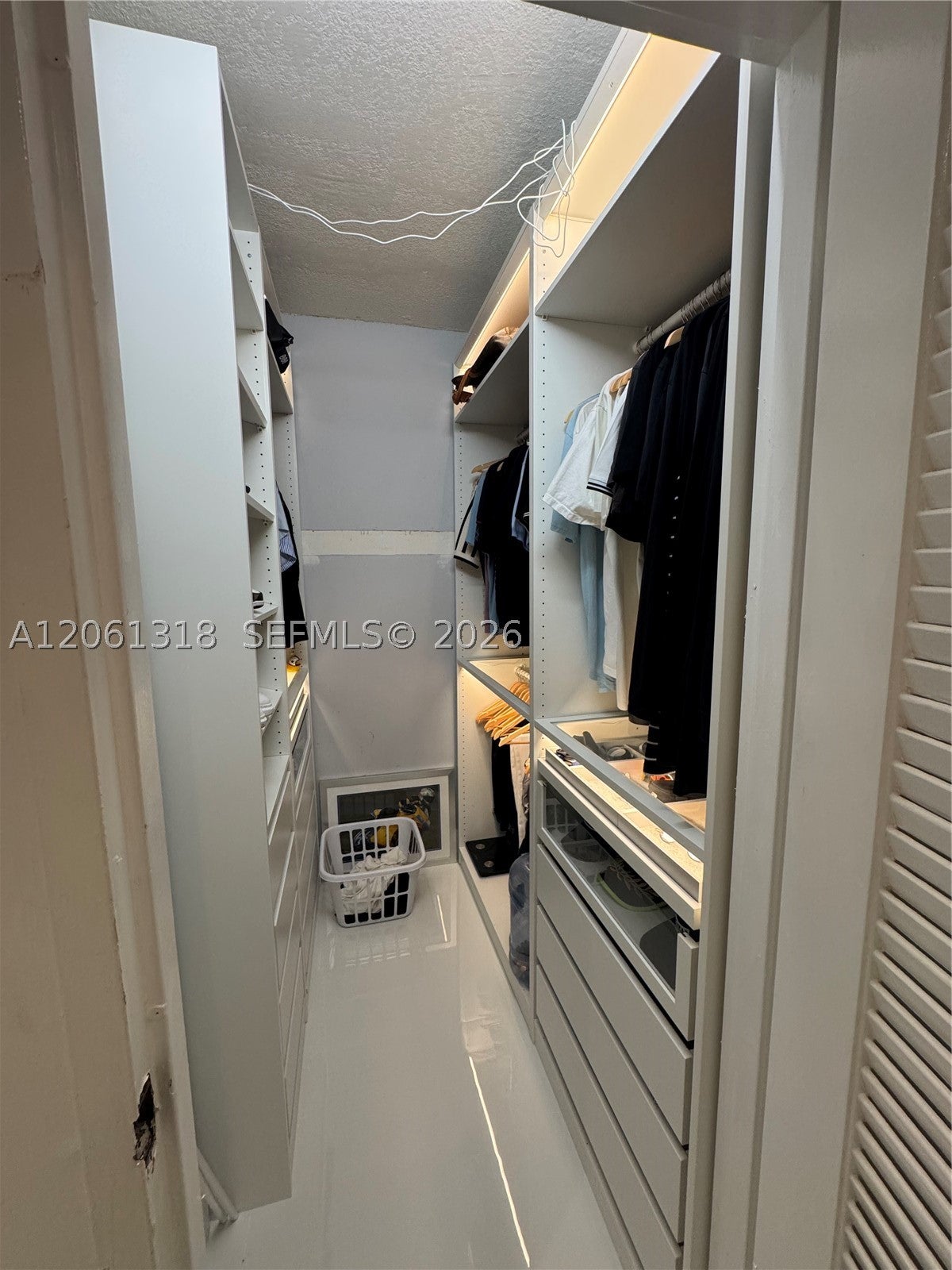 5401 Collins Ave 334