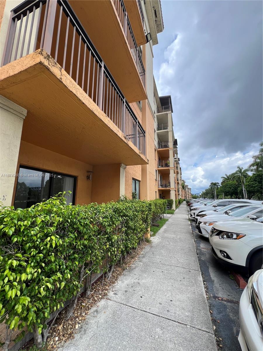 KEYSTONE COURTS CONDO - Residential Lease